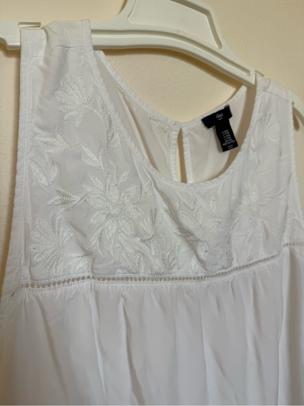 GAP White Sleeveless Embroidered Tank Top